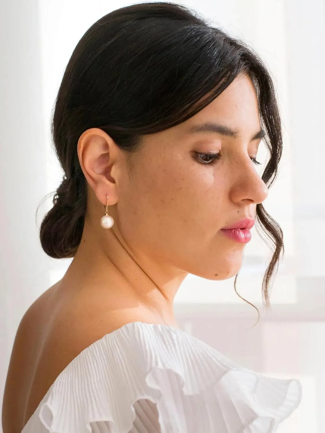 18K Gold Plated Leverback Hoop Handpicked White Shell Pearl Drop Dangle Earring for Women Minimalist Pearl Stud Ear Jewelry for Wedding Bridesmaids Gift
