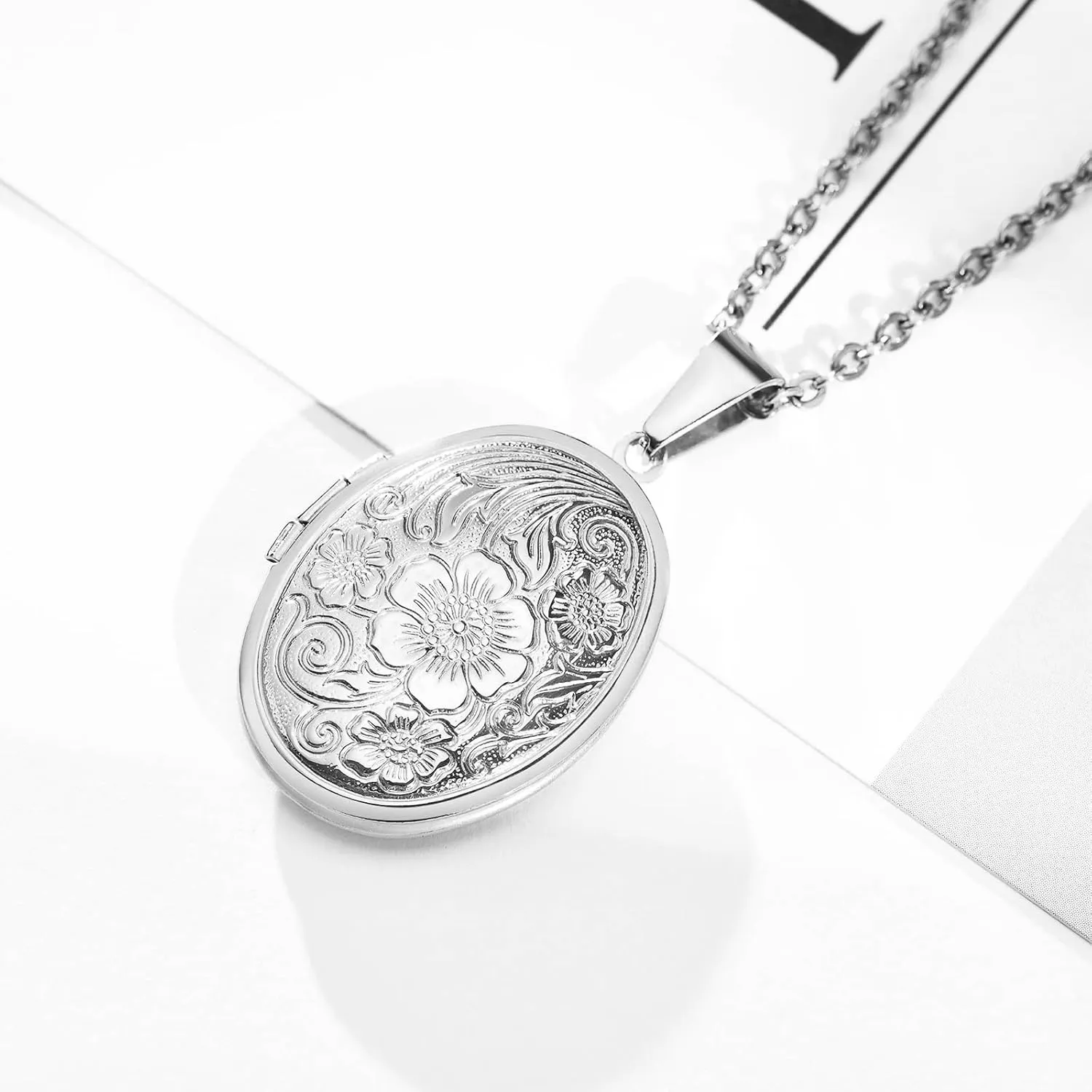 2 Pcs Locket Necklace that Holds Pictures Stainless Steel Locket Pendant Necklace Memory Photo Pendant Necklace for Women Girls