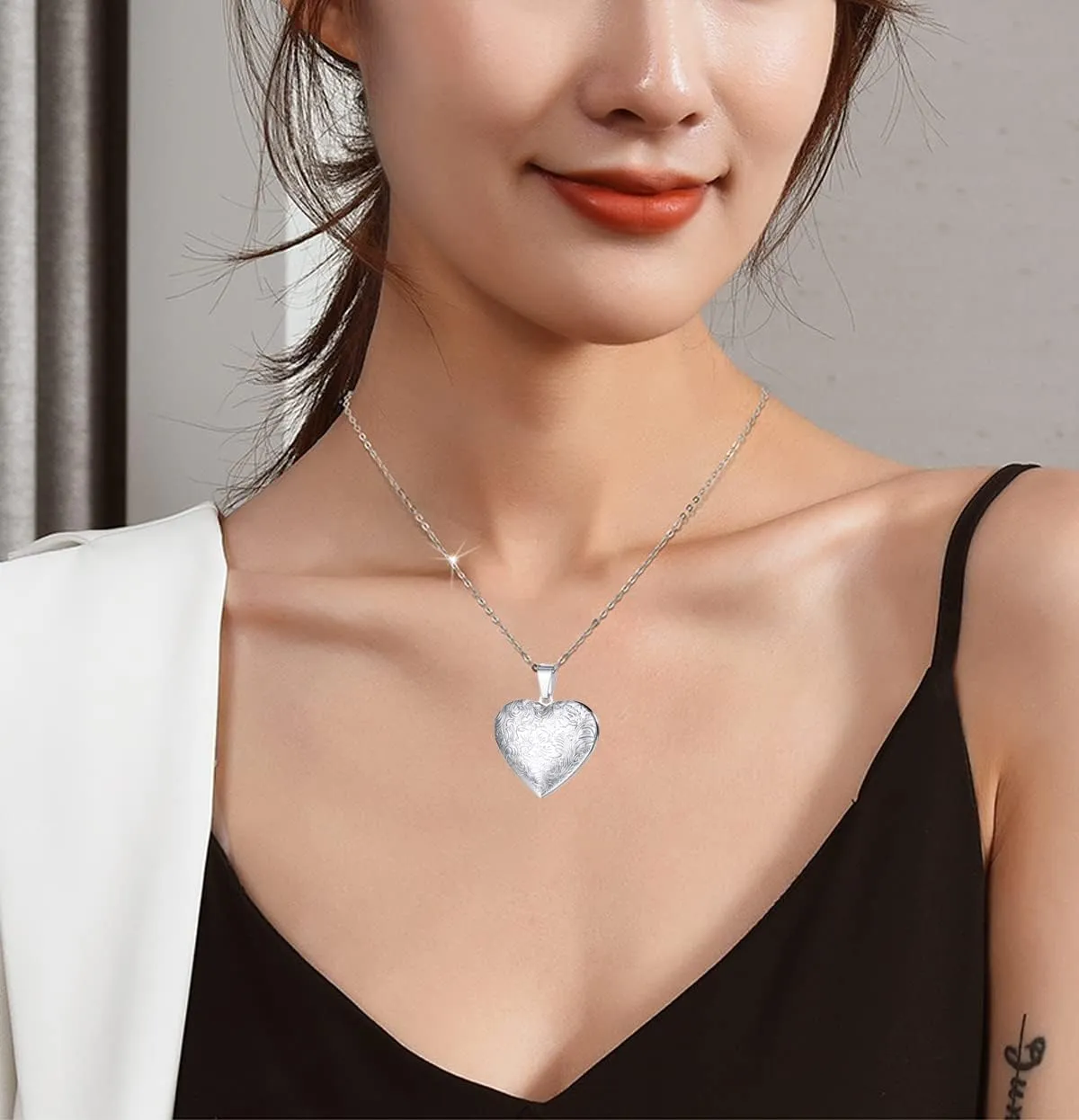 2 Pcs Locket Necklace that Holds Pictures Stainless Steel Locket Pendant Necklace Memory Photo Pendant Necklace for Women Girls