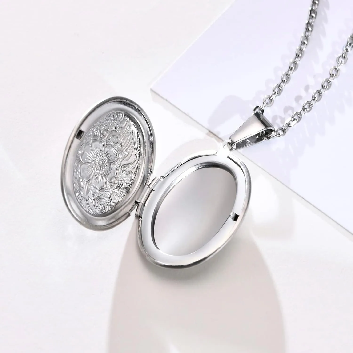 2 Pcs Locket Necklace that Holds Pictures Stainless Steel Locket Pendant Necklace Memory Photo Pendant Necklace for Women Girls