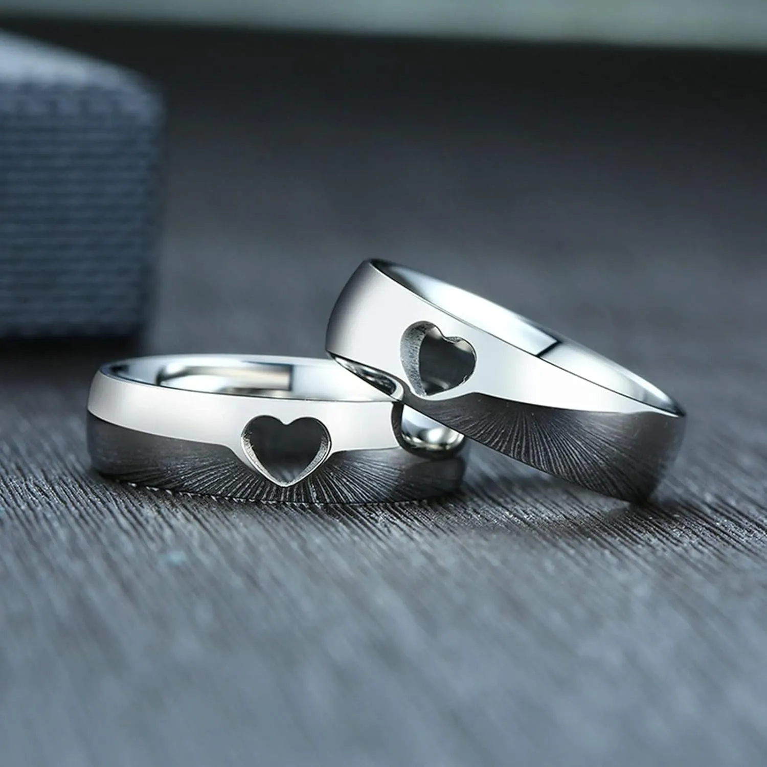 Aienid Stainless Steel Ring Vintage, Engagement Ring Silver Hollow Heart Polished Engraved Ring Engagement Andset