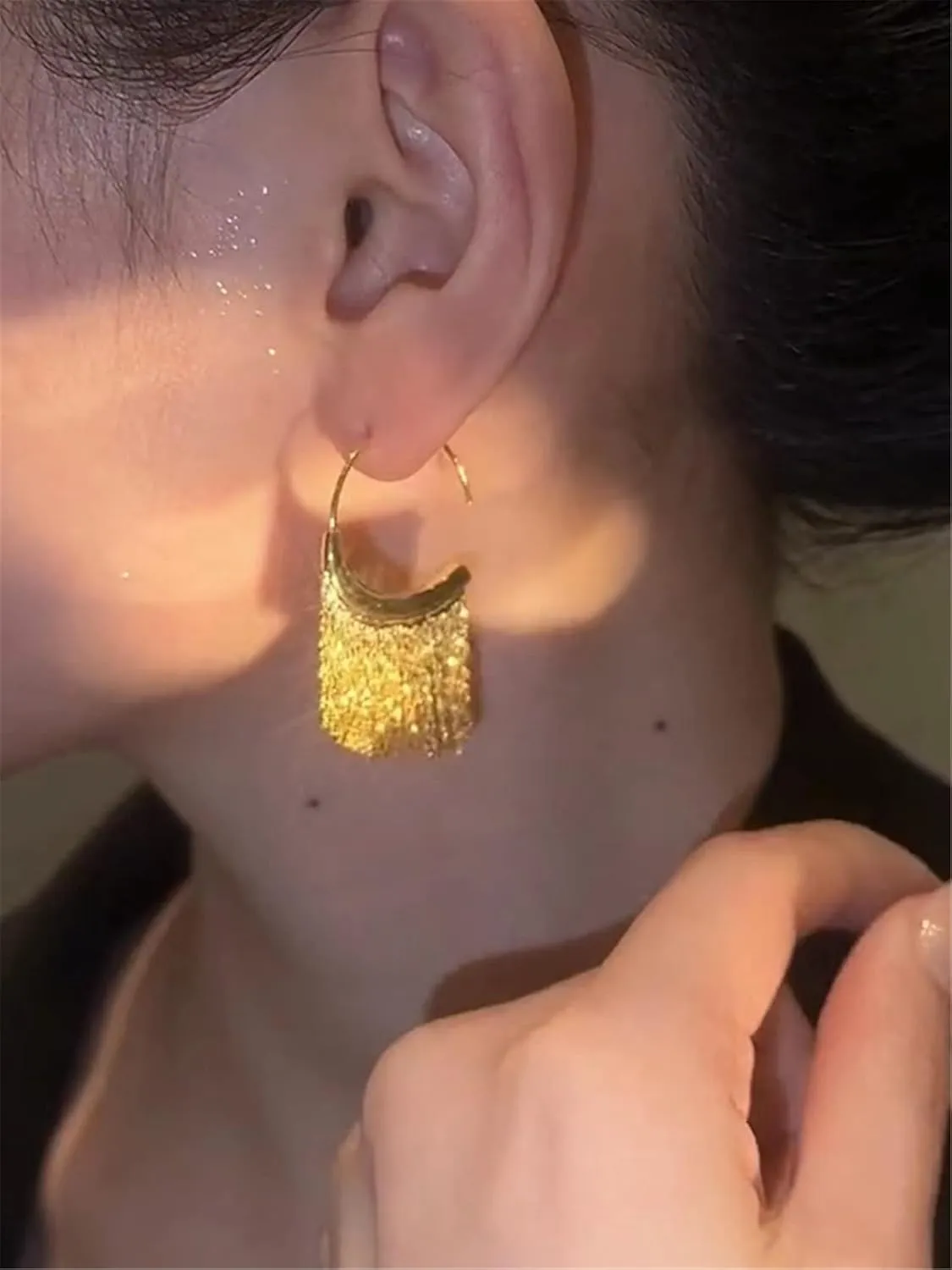 Aphro Fashion Scalloped Tassel Earrings, 18K Gold Plated Tassel Dangle Drop Earrings, Hoop Tassel Metal Earrings for Women, Gold Chain Waterfall Earrings, Gold Chandelier Earrings (#1 - Golden)