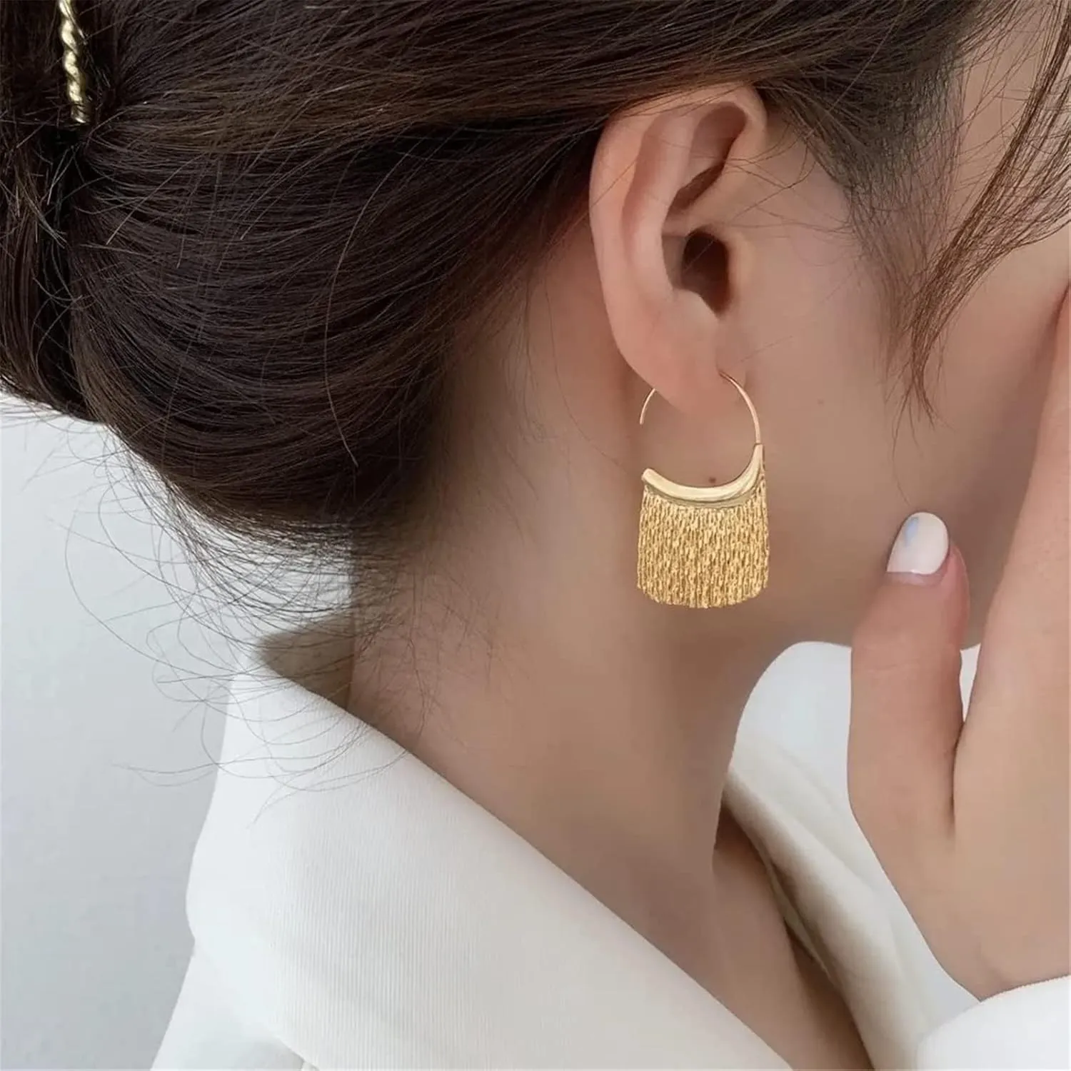 Aphro Fashion Scalloped Tassel Earrings, 18K Gold Plated Tassel Dangle Drop Earrings, Hoop Tassel Metal Earrings for Women, Gold Chain Waterfall Earrings, Gold Chandelier Earrings (#1 - Golden)