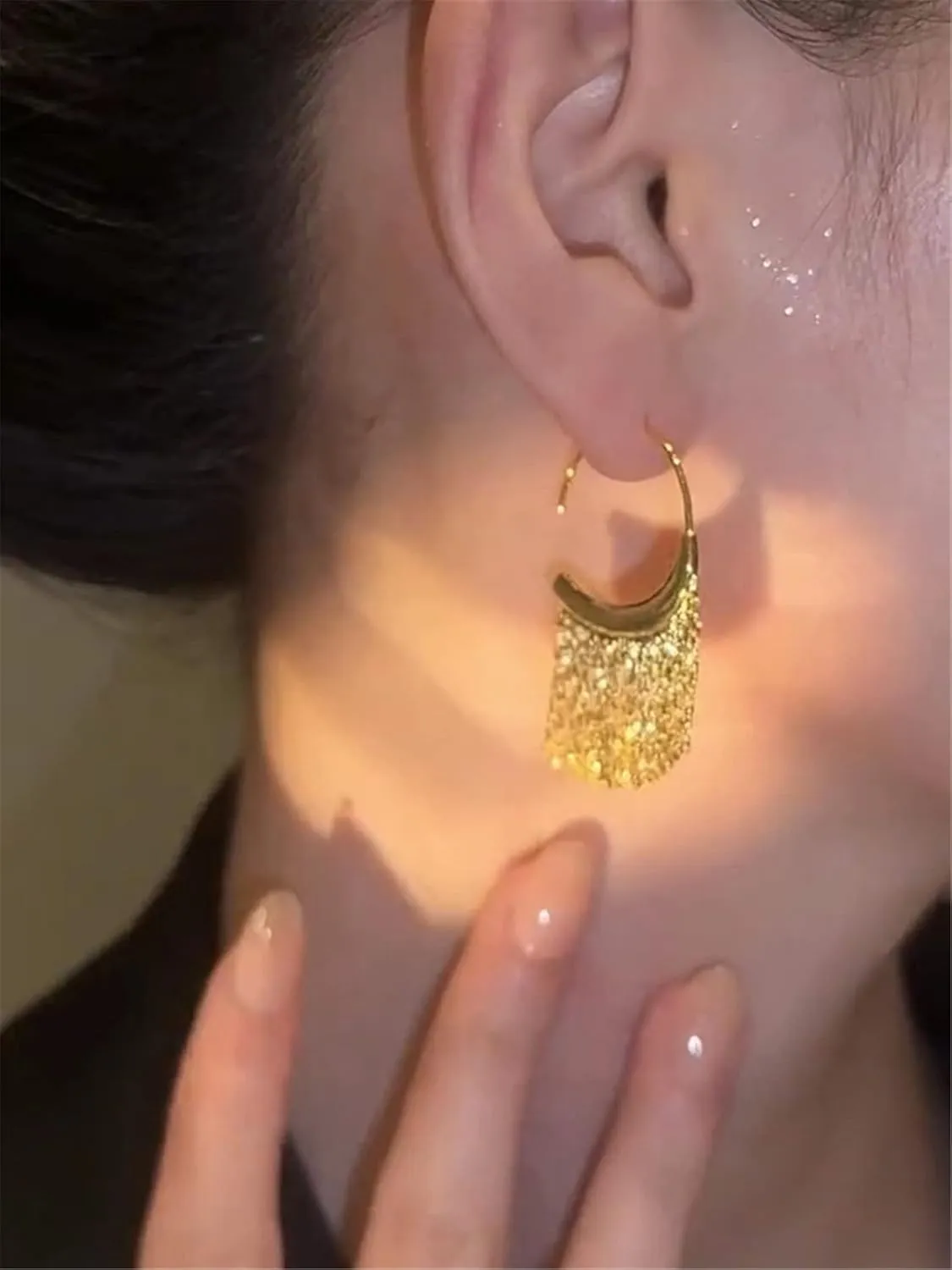 Aphro Fashion Scalloped Tassel Earrings, 18K Gold Plated Tassel Dangle Drop Earrings, Hoop Tassel Metal Earrings for Women, Gold Chain Waterfall Earrings, Gold Chandelier Earrings (#1 - Golden)