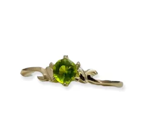 Birthstone ring,August ring,Stacking Ring, Peridot Ring,Gold Ring, Thin Stackable Ring,Vintage Ring,Gemstone Ring, Bridal Ring