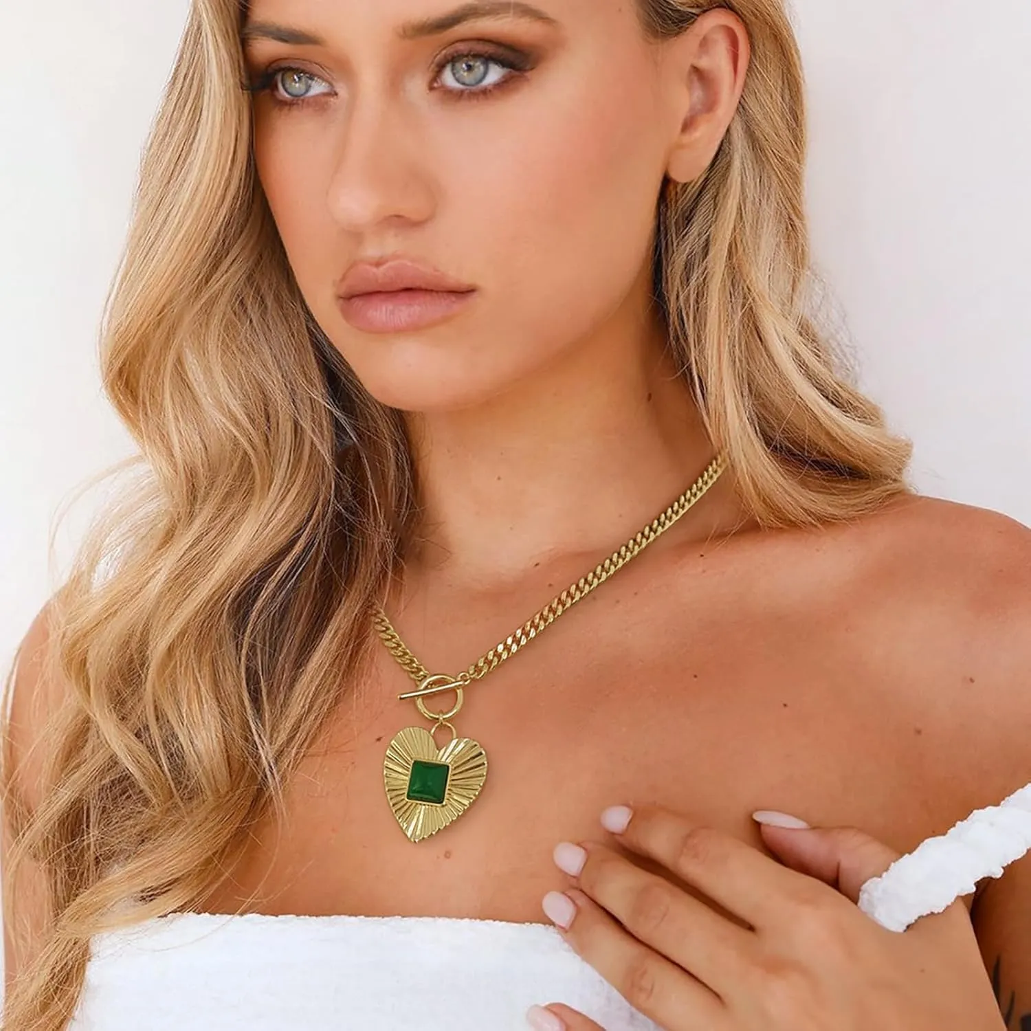 Chunky Heart Necklace Sunburst Heart Pendant Necklace Vintage Statement Necklace for Women Gold Chunky Toggle Necklace