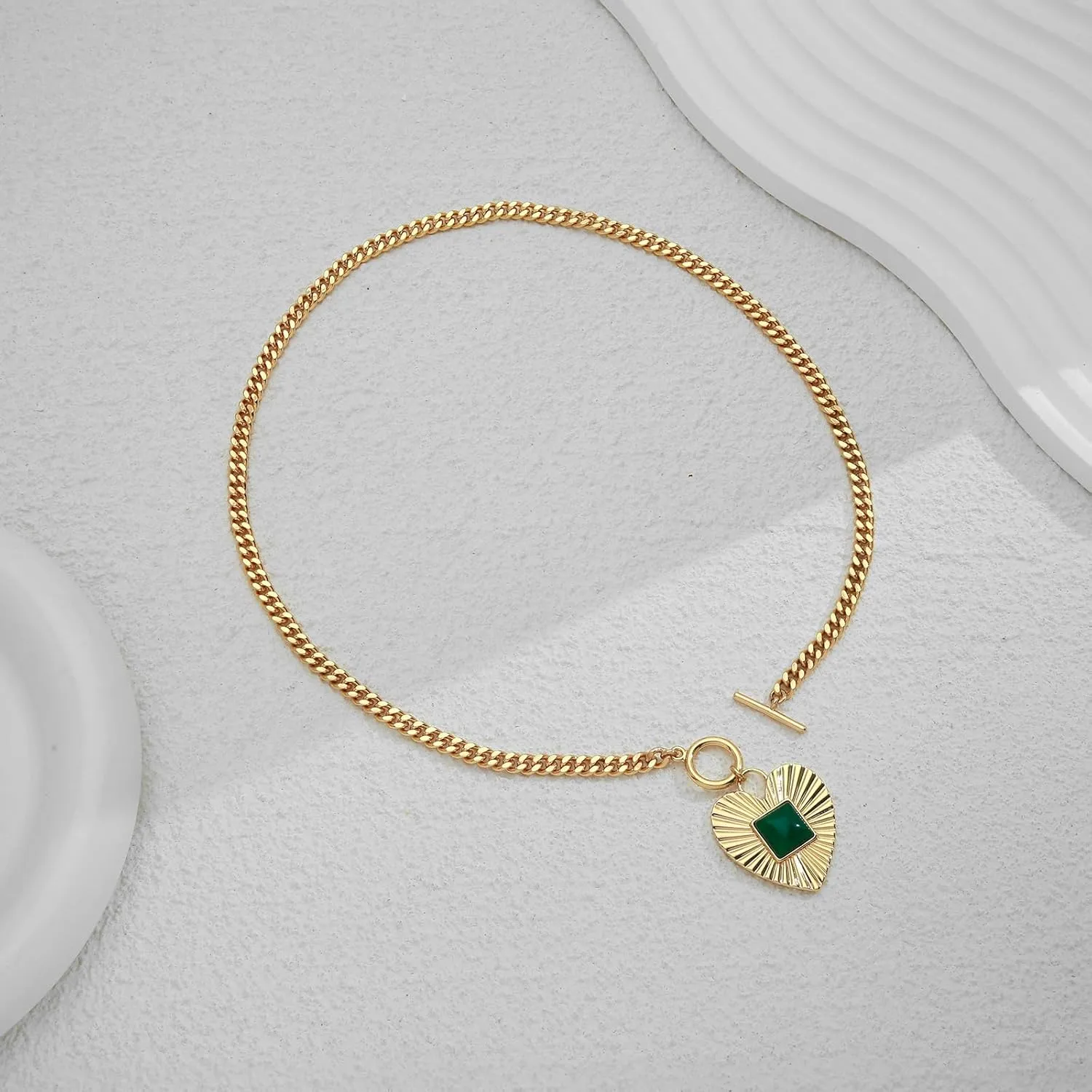 Chunky Heart Necklace Sunburst Heart Pendant Necklace Vintage Statement Necklace for Women Gold Chunky Toggle Necklace