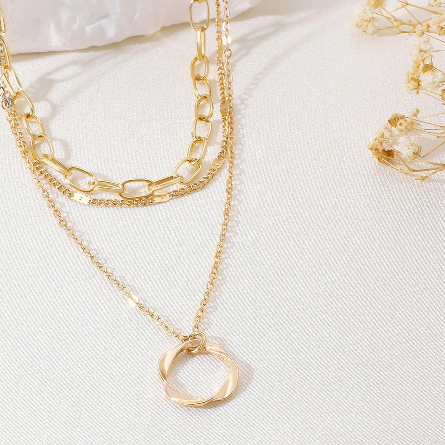 Dainty Gold Layered Necklaces for Women 14k Gold Chain Necklaces Geometric Circle Pendant Necklace Simple Stackable Pendant Necklaces Paperclip Chain Gold Choker Necklaces Gold Jewelry