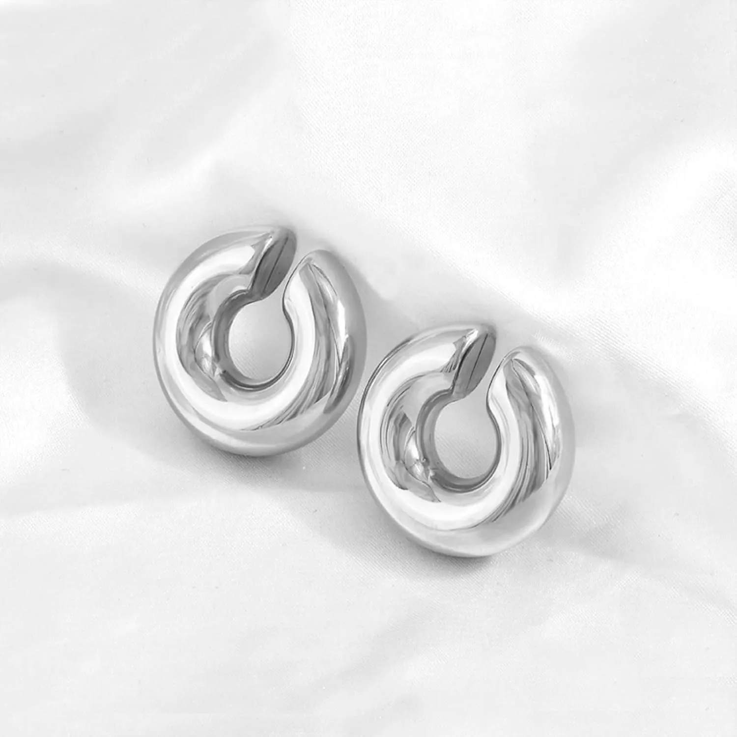 Ear Cuffs for Women Non Piercing 14K Gold Fake Ear Piercings Hypoallergenic Ear Cuffs Non Piercing Silver Sparkle Clip On Earrings Gold Cartilage Earring Ear Cuff Earrings for Women