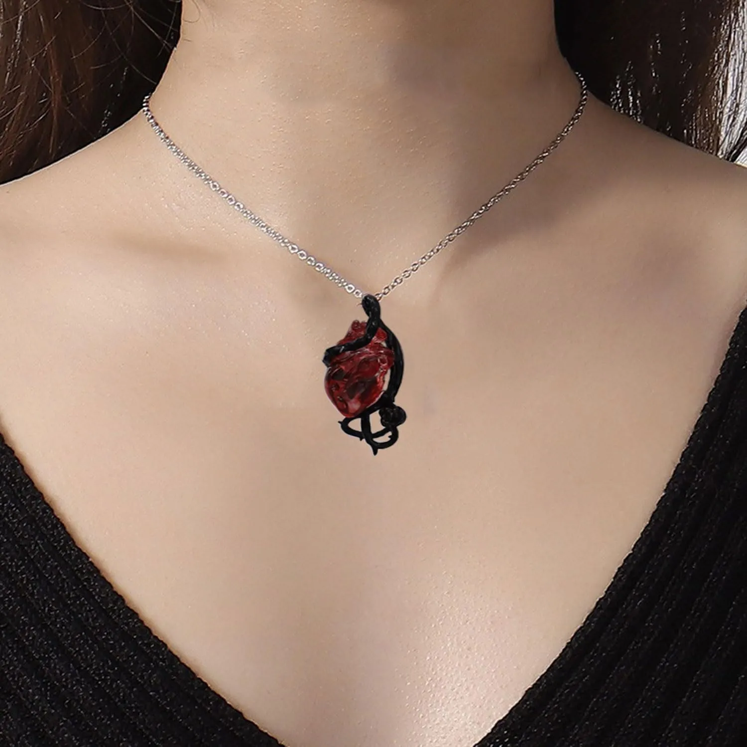 Gothic Crystal Heart Necklace for Women Silver Black Anatomical Heart Pendant Necklace Halloween Goth Accessories Necklace Jewelry Gift Ideas for Women