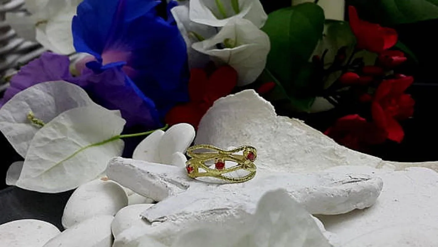 January birthstone ring,Gemstones Ring,Garnet Ring,Gold Ring,Stacking Ring,Stack Red Ring,Hammered Ring,Prong Ring
