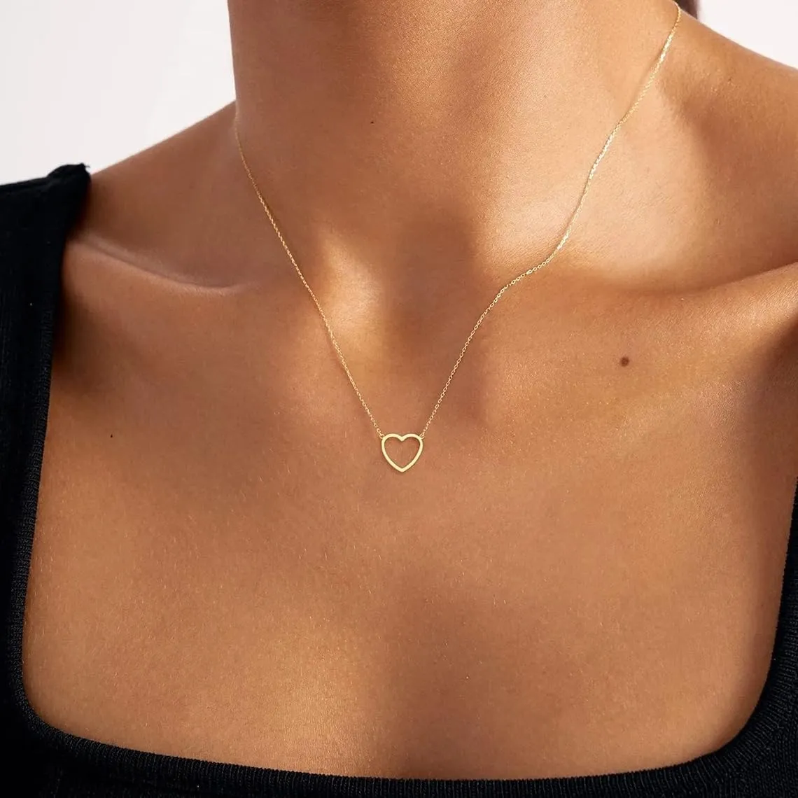 Joxevyia Gold Heart Necklace for Women Open Heart Necklace Simple Heart Choker 18K Gold Heart Outline Pendant Necklace Mother's Day Gift for Mum