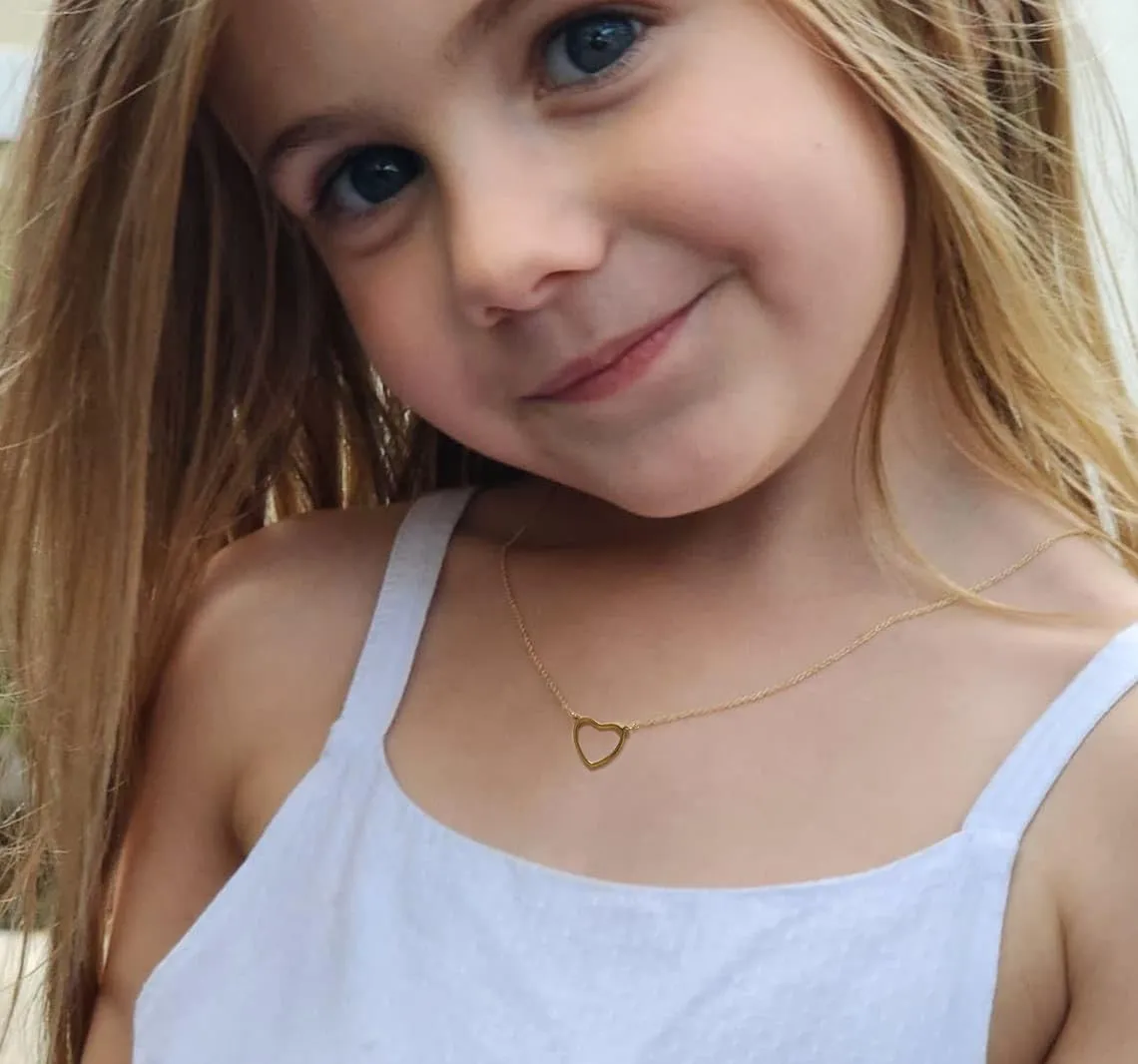 Joxevyia Gold Heart Necklace for Women Open Heart Necklace Simple Heart Choker 18K Gold Heart Outline Pendant Necklace Mother's Day Gift for Mum