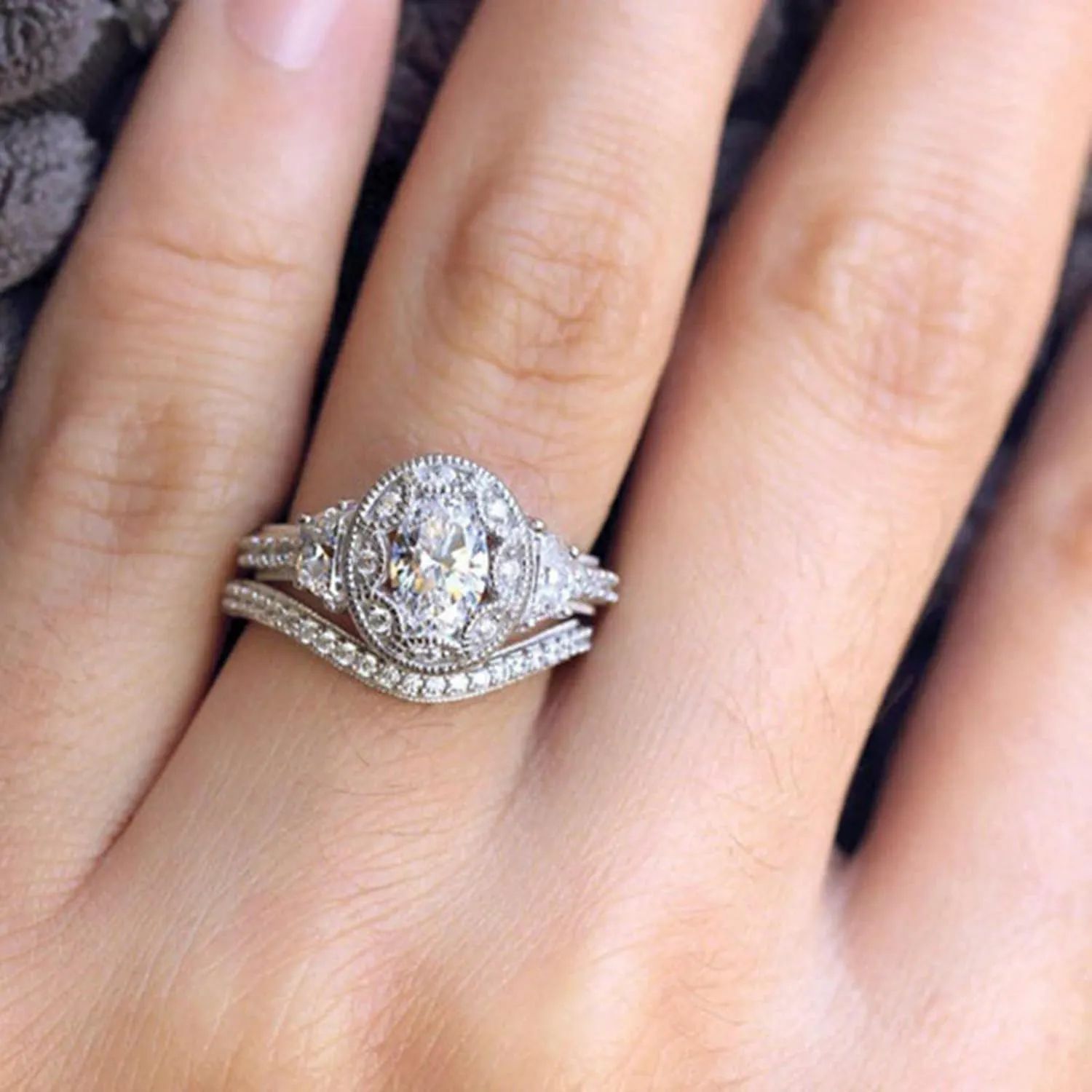 Lady 2Pcs Rhinestone Rings Set for Lady Inlaid Zircon Engagement Rings CZ Simulating Diamond Proposal Rings (Silver, 6)