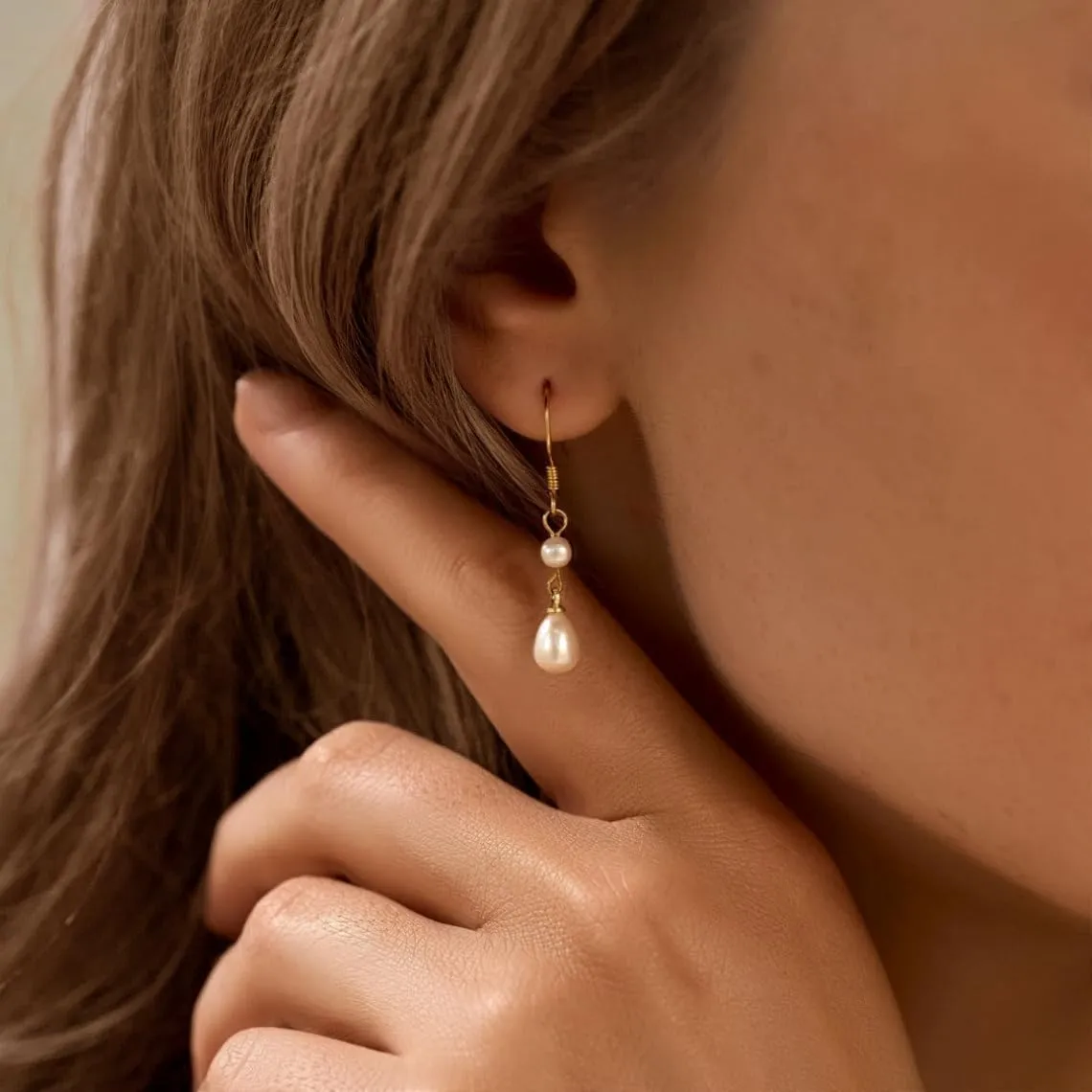 Pearl Drop Earrings for Women, Trendy 18k Gold Plated Pearl Dangle Earrings Dainty Pearl Earrings for Women Hypoallergenic Gold Tassel Earring Cute Pearl Jewelry Gifts for Her