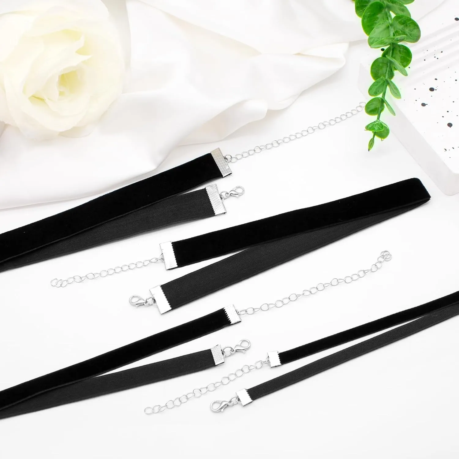 Ronglry 3pcs Black Choker Necklace for Women Black Velvet Choker Set Layered Black Choker Necklaces Classic Chokers for Women Adjustable Gothic Lace Black Collar Necklace for Party Cosplay Christmas Birthday Jewelry Gifts
