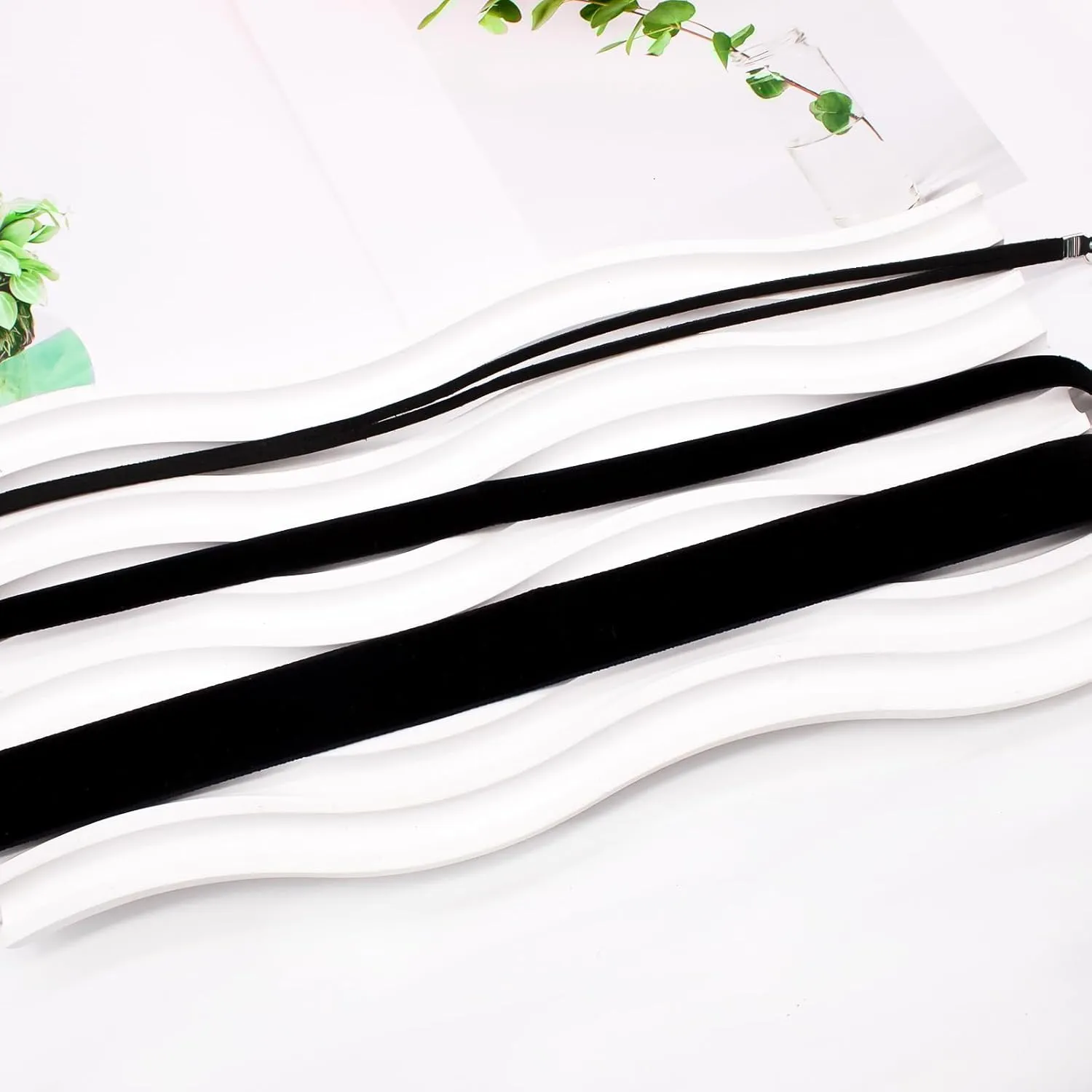 Ronglry 3pcs Black Choker Necklace for Women Black Velvet Choker Set Layered Black Choker Necklaces Classic Chokers for Women Adjustable Gothic Lace Black Collar Necklace for Party Cosplay Christmas Birthday Jewelry Gifts