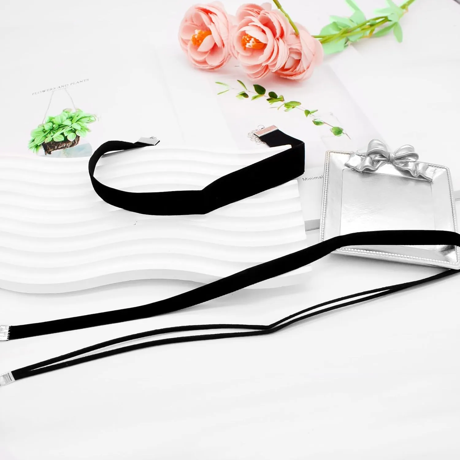 Ronglry 3pcs Black Choker Necklace for Women Black Velvet Choker Set Layered Black Choker Necklaces Classic Chokers for Women Adjustable Gothic Lace Black Collar Necklace for Party Cosplay Christmas Birthday Jewelry Gifts