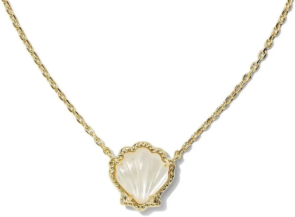 Shell Pendant Necklace in Gold,18K Gold Plated Shell Pendant Necklace,Boho Summer Beach Seashell Pendant Necklace Jewelry Gifts for Women